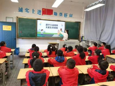 安全出行 从我做起——房县实验小学举办交通安全主题班会