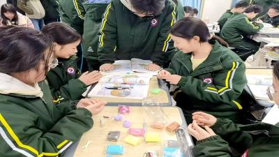 房县第一中学：优质课展示 骨干献技竞风流