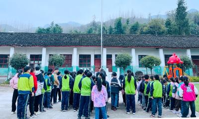 城关镇三海小学开展“铭记历史 珍爱和平”主题教育活动