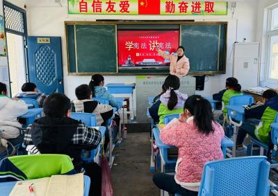 城关镇三海小学开展宪法宣传周活动