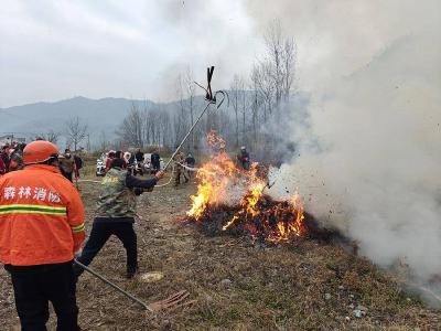 房县中坝乡开展森林防灭火应急演练