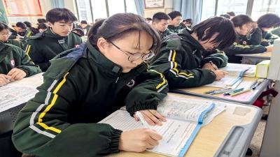 房县第一中学：字韵墨舞  尽显“英”姿