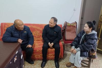 房县东城小学晓阳校区开展困难党员走访慰问活动