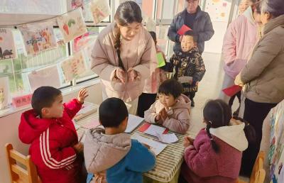 城关镇第二幼儿园举行期末教学汇报活动