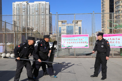 反恐防暴进医院 警医联动筑安全——房县保健院开展安全防范演练