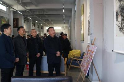 房县举办“共绘新时代 奋进新征程”迎新春美术展