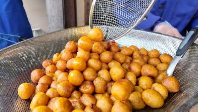 年味渐浓，我县年货市场持续“升温”