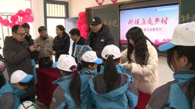 东风汽车公司来五台乡开展公益服务