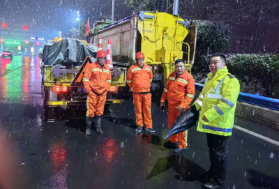 雪不停人不退，冰不化人不歇——房县交通运输局全员出动除雪破冰保畅通