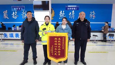 房县车管所：高效便捷服务 获得企业好评