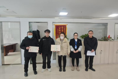 房县不动产登记中心：办理首例二手房跨行“带押过户”