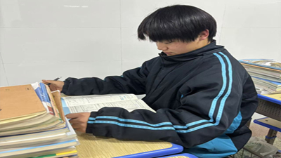 拾金不昧暖人心 传递社会正能量