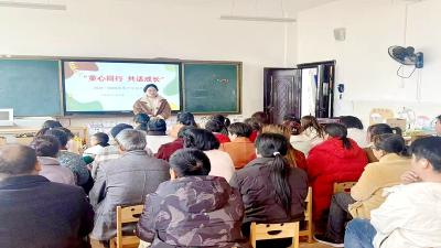 房县青峰镇中心幼儿园：家校携手 护航成长