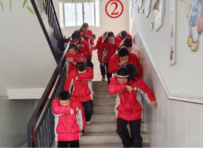 城关镇花宝小学：强化消防演练 为校园安全“加码”