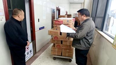 房县第一中学：开展食堂春季库存专项检查