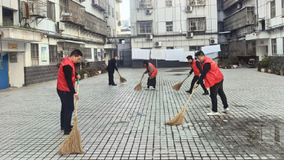 县委组织部：党员干部齐参与 净美家园展新颜