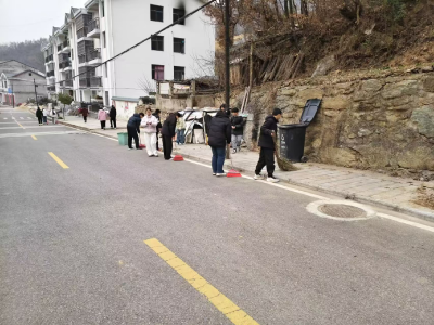 万峪河乡：“大手拉小手” 助力家园净与洁