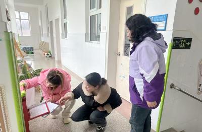 门古寺镇中心幼儿园:细致入微迎接新学期安全检查