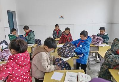 门古寺镇项家河学校： 拒绝管制刀具从我做起
