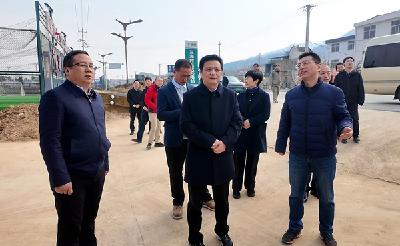 国家电网华中分部党委书记安军一行来我县调研乡村振兴工作