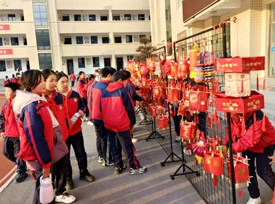 大木厂镇大木小学：手工灯笼作品展 展示才华开新篇