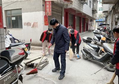 房县教育局：开展“大清理、大清扫、大清洗”专项行动