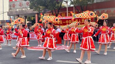 传统民俗与科技融合 房县正月十三民间文艺大巡游创新亮点纷呈