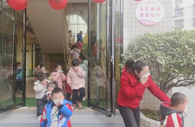 房县幼儿园：消防演练筑防线 安全“童”行护成长