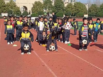 房县东城小学：“加长版”课间 让操场不再“静悄悄”