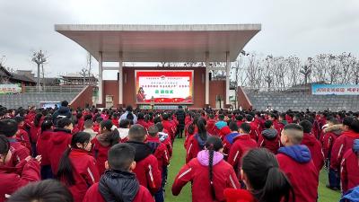 房县实验小学天明校区：传承雷锋精神 争当追锋少年