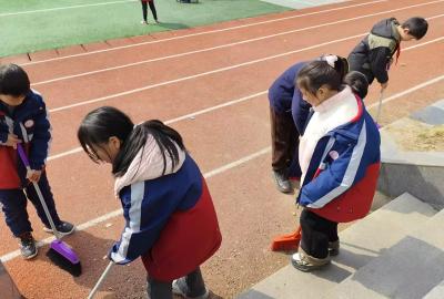 门古寺镇河兴小学：师生齐行动 校园焕新颜