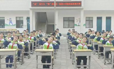 大木厂镇板桥小学：桌面舞比赛 活力满校园