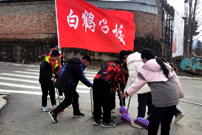 白鹤学校：传承雷锋精神 争做新时代好少年  