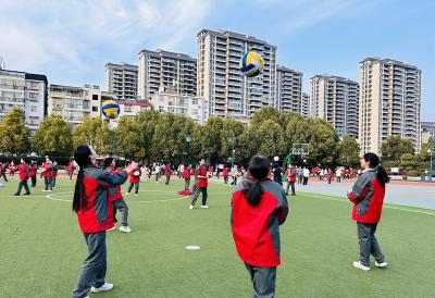房县实验中学教联体：激情校园 阳光课间