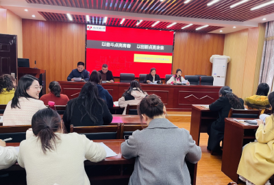 县实验小学举行青年教师座谈会