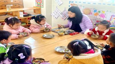 房县青峰镇中心幼儿园：“膳”心呵护 “食”刻相伴