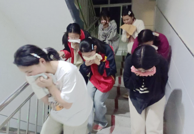 上龛乡上龛学校：暗夜不迷茫 点亮校园消防“启明星”