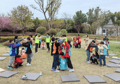 城关镇童伴之家开展“小手牵大手·绿色清明行”主题活动