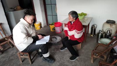 中坝乡：精准核查暖人心，情系高龄老人