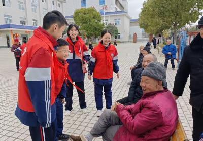 房县城关一中：弘扬雷锋精神 传递温暖爱心