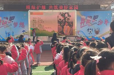 房县东城小学：草木皆待春你我共植绿