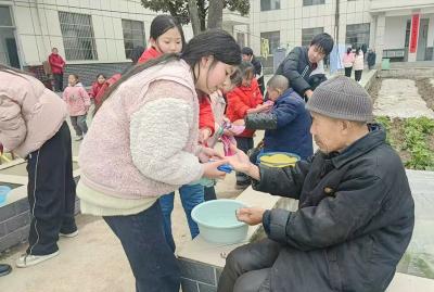 门古寺镇秦口小学：清扫慰问敬老院 传递温暖正能量