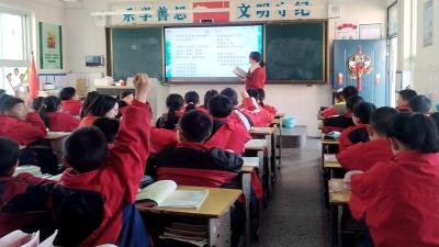 房县实验小学：开展推门听课活动  助力教学质量提升