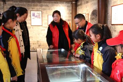 传承红色基因赓续烈士精神——房县东城小学教联体师生参观雷天明纪念馆