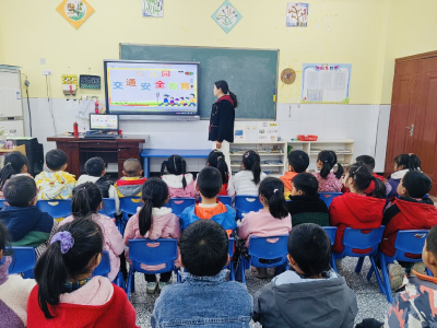 窑淮镇中心幼儿园开展交通安全主题班会活动