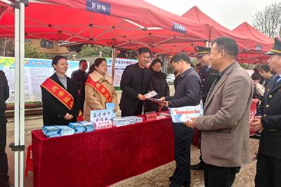 房县医保局开展“3·15”主题宣传活动