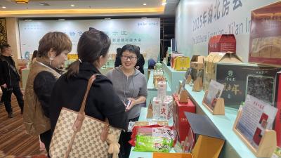 房县西安“三链”对接会 供销展区人气旺