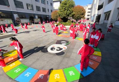 房县东城小学：文化润童心 运动启新篇
