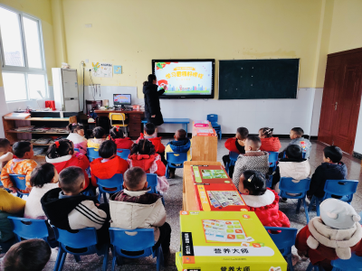 窑淮镇中心幼儿园开展“传承雷锋精神 争做美德小先锋”主题教育活动