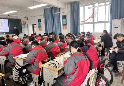 房县实验中学教联体：推门听课观常态 教学相长启新程